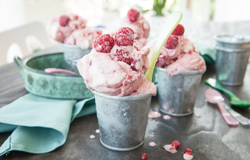 Raspberry banana frozen yogurt